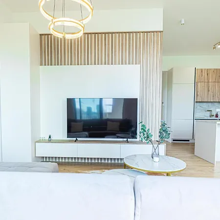Fancy With Amazing Sky View Apartment *