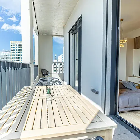 Fancy With Amazing Sky View Apartment *