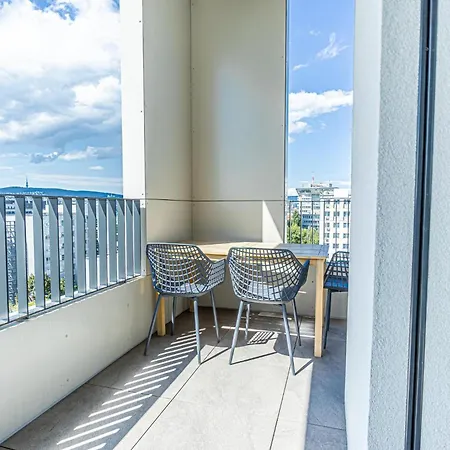 Fancy With Amazing Sky View Апартаменты Братислава